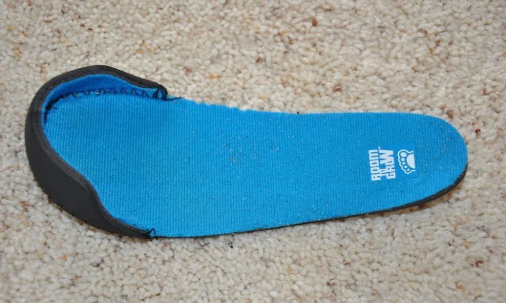 Burton Grom insoles to remove as foot grows