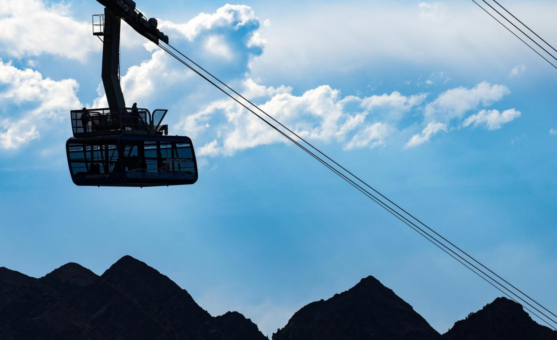 ski-utah-snowbird-trams.png