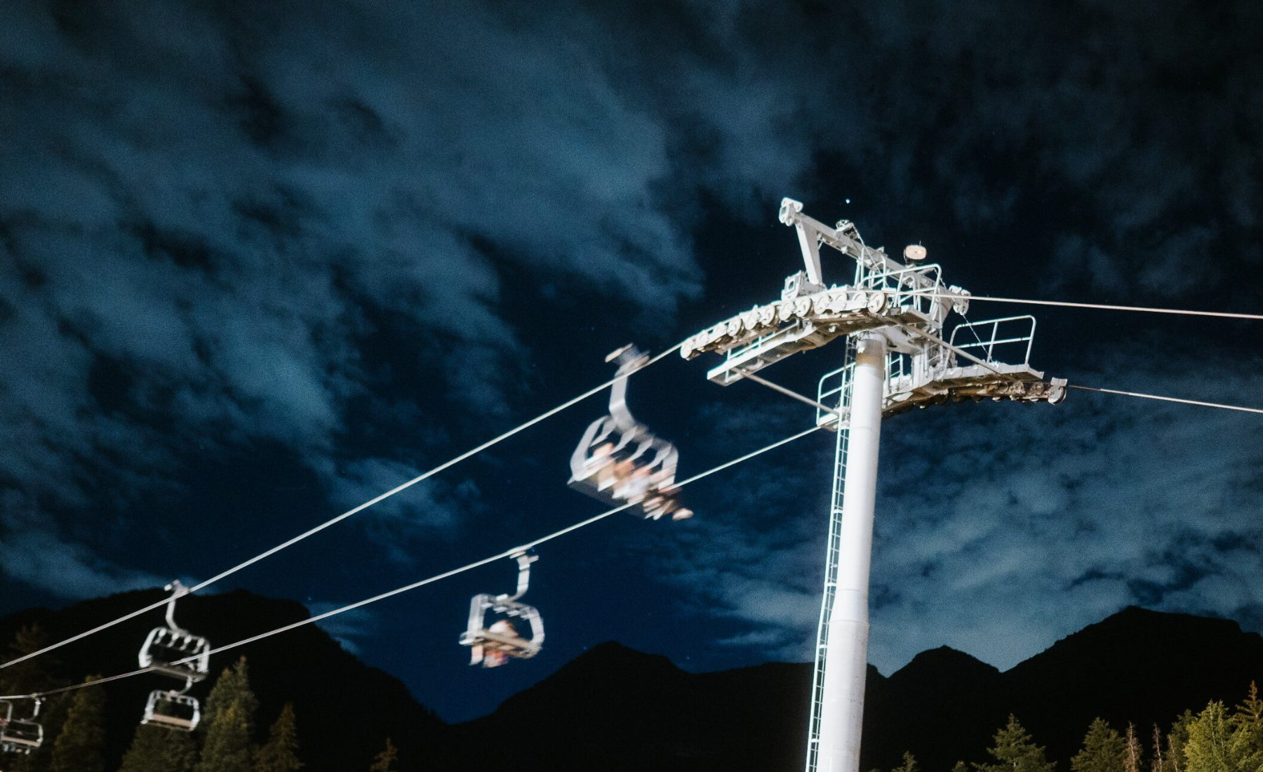 ski-utah-sundance-full-moon.png