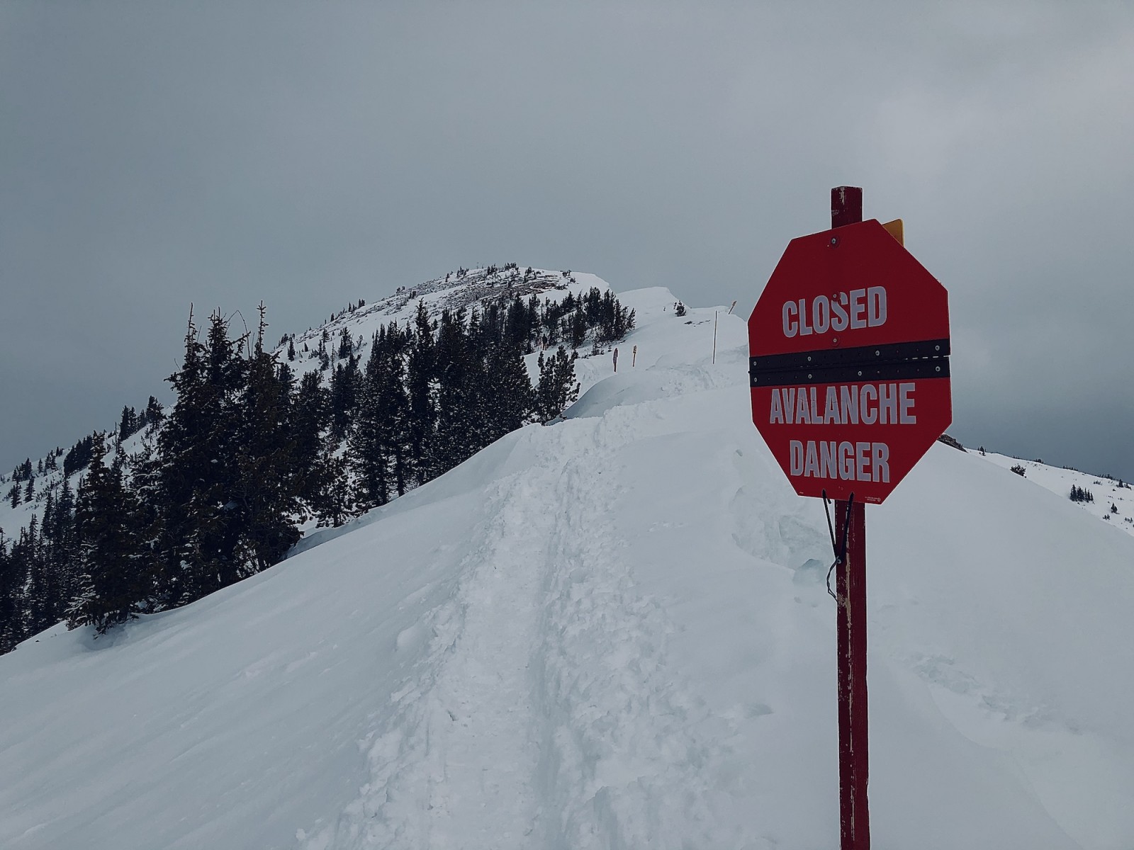 avalanche-danger-signpng