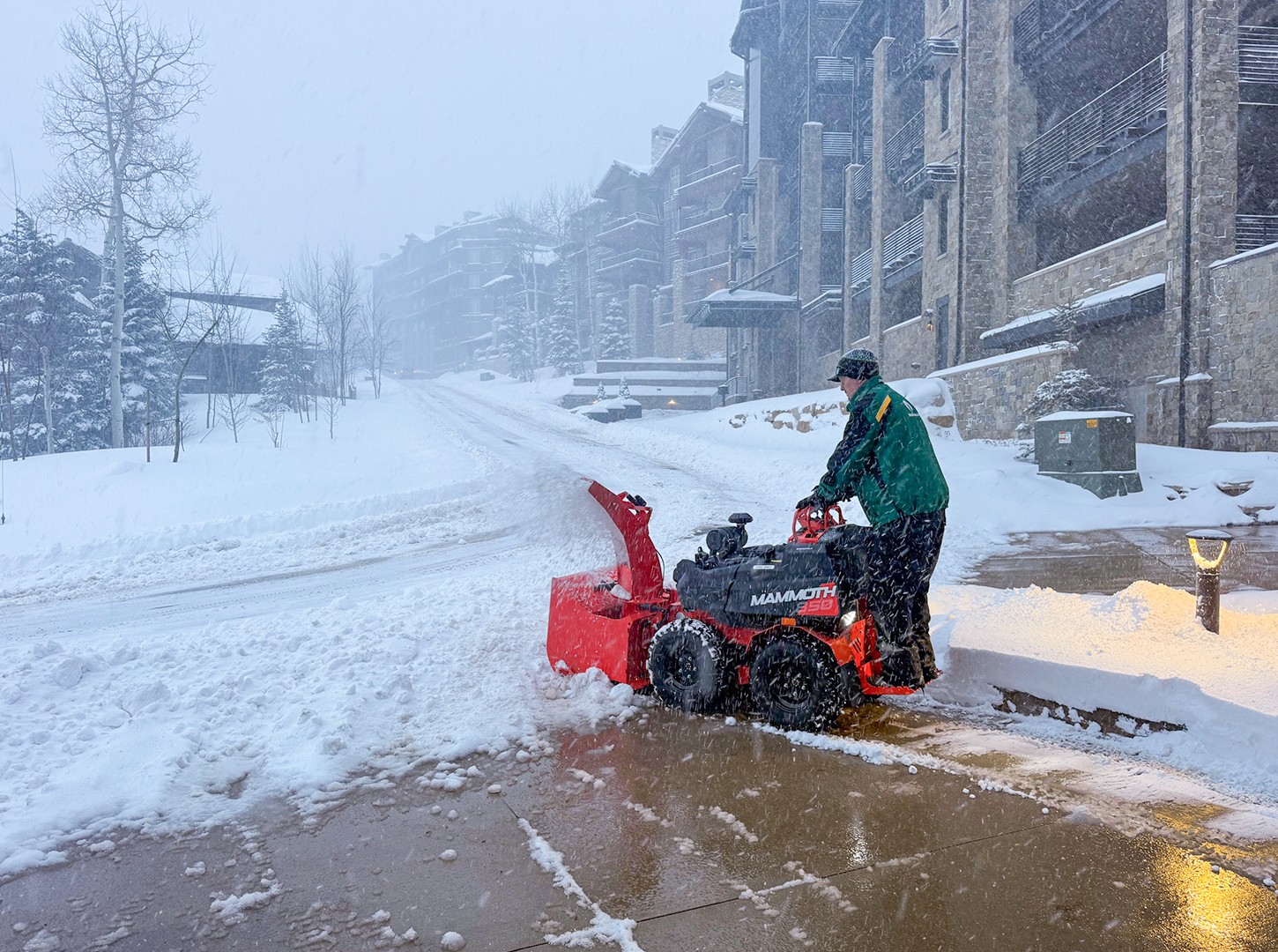 Ariens-Mammoth-Snowblower-at-Deer-Valley-1.jpg