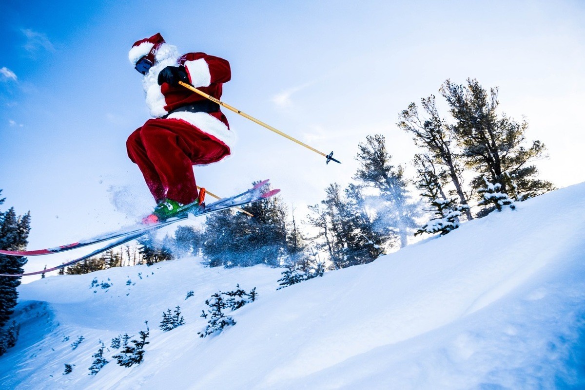 13 Gift Ideas to Get Any Winter Fanatic