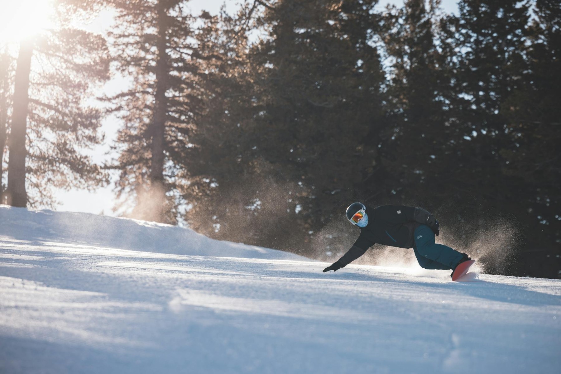 Snowboarding carving