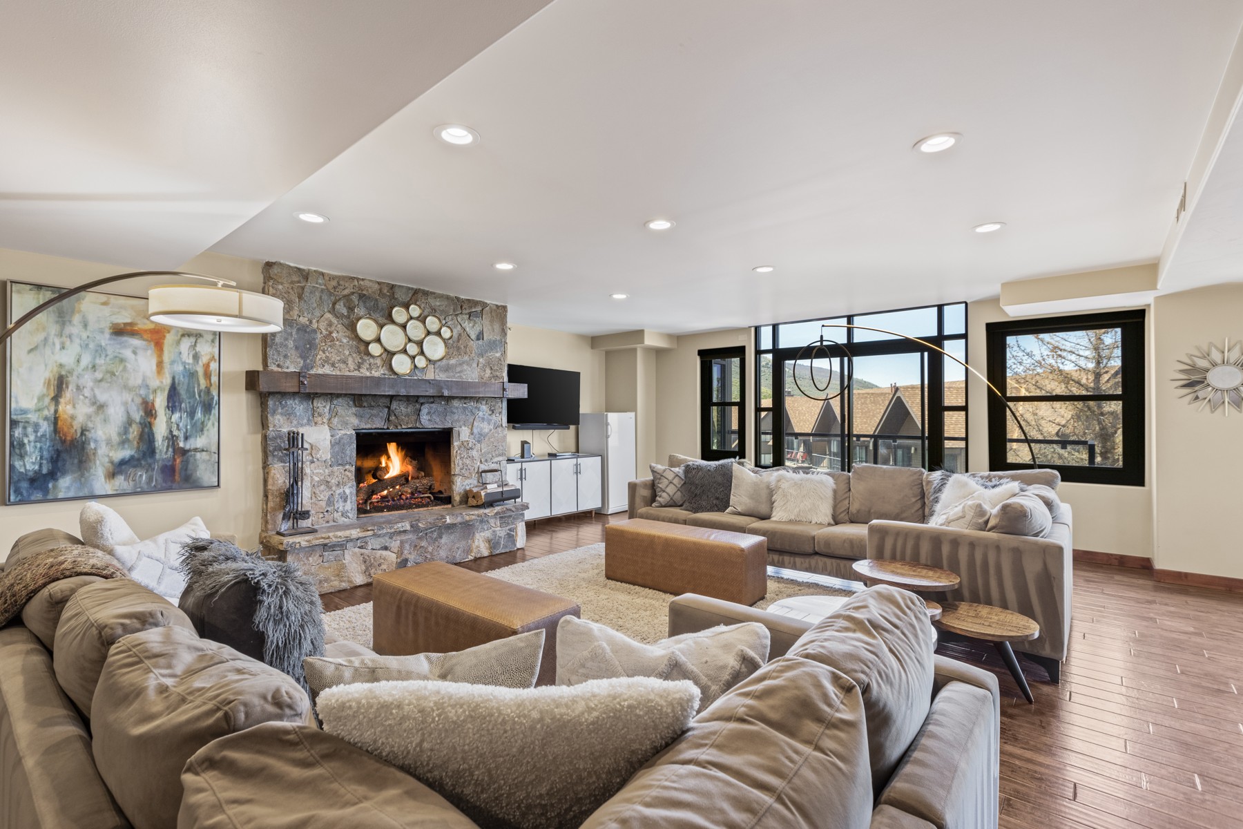 Spacious Living Room For Everyone To Hangout