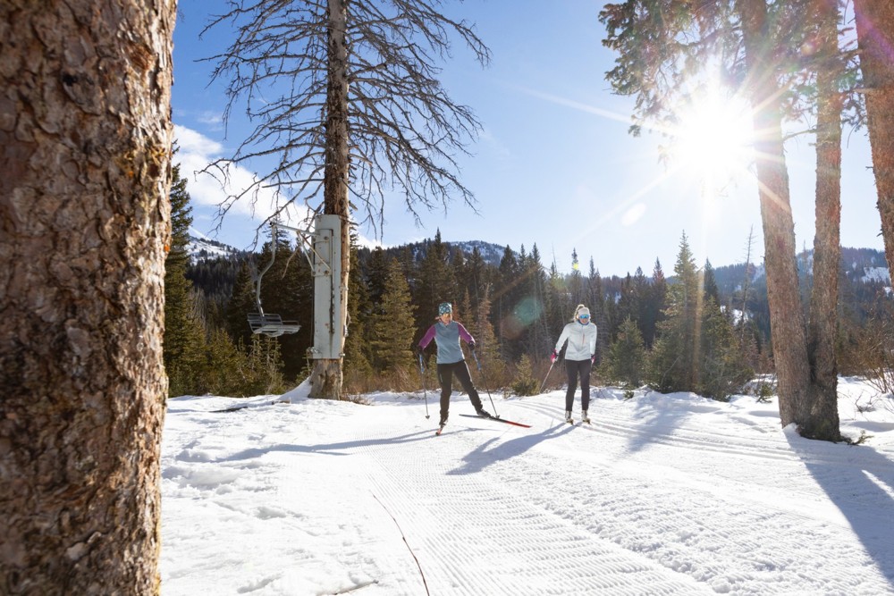 Skate vs. Classic Skiing - What's the difference and which is best for you?