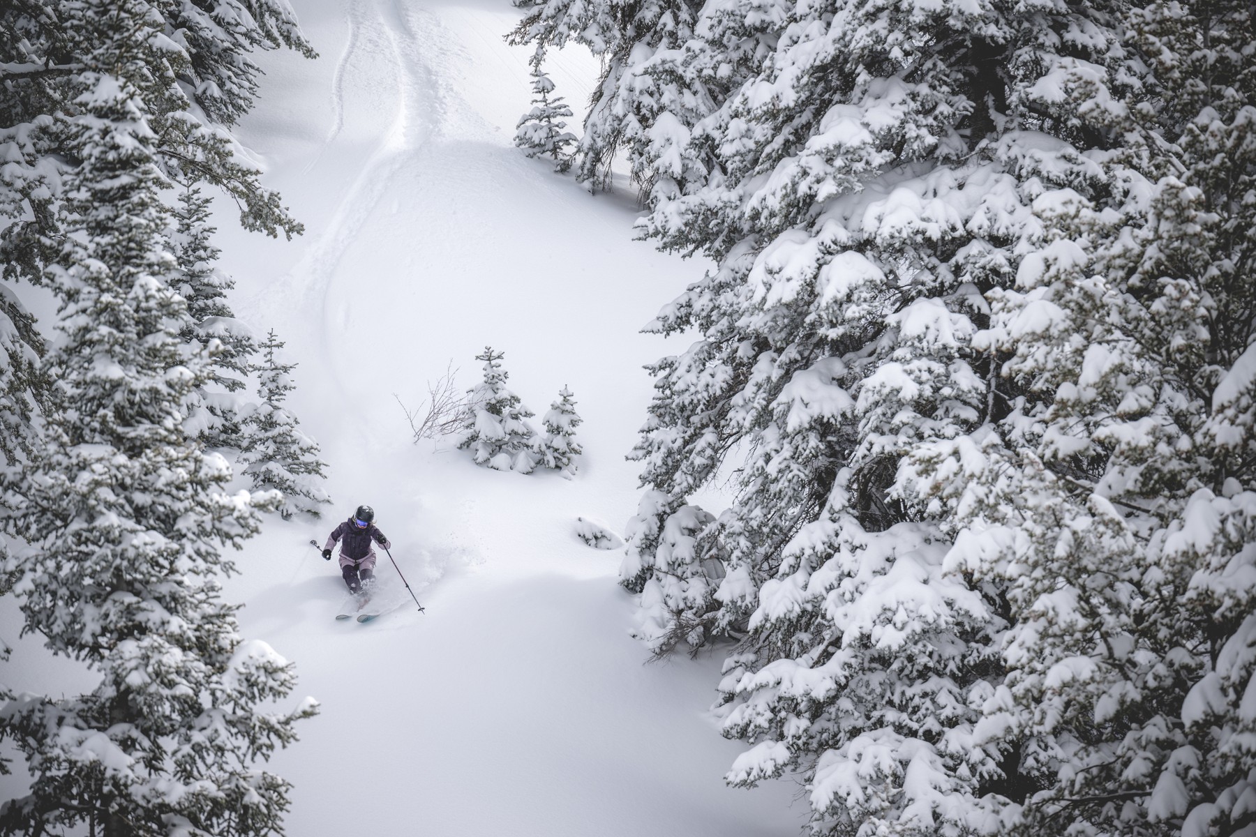 How to Stay Hydrated While Skiing